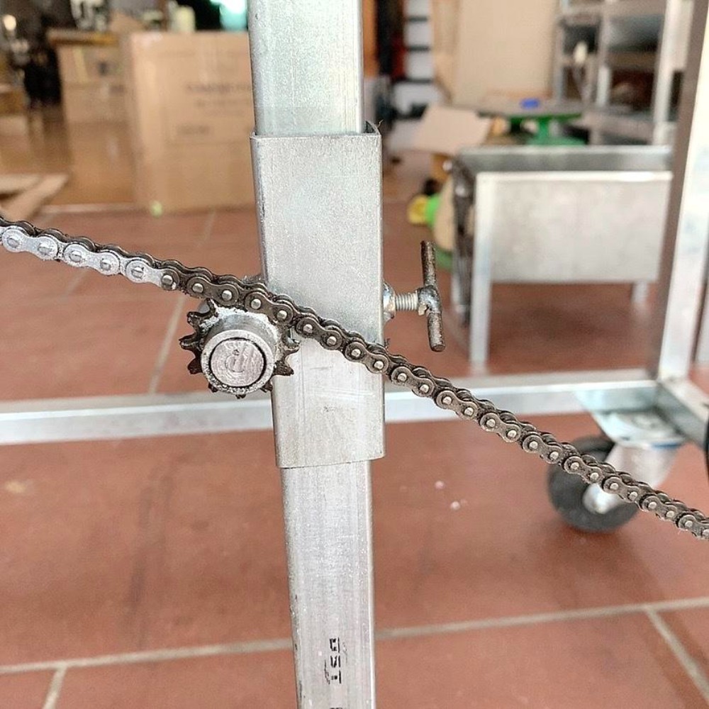 Máy có tặng giảm xích