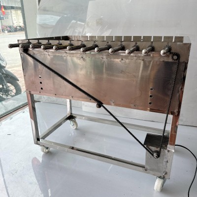 Máy có bánh xe dễ dàng di chuyển