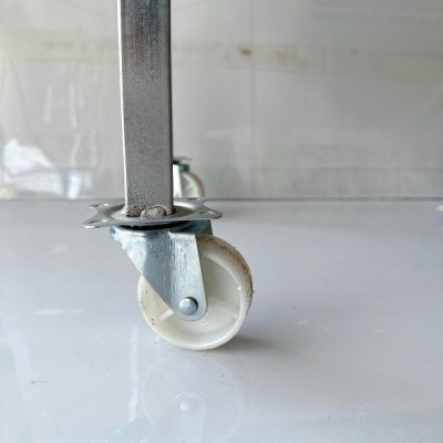 Máy có bánh xe di chuyển