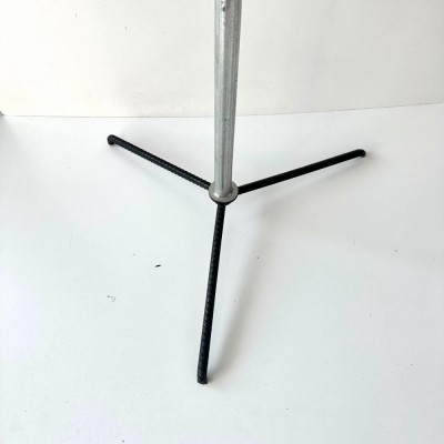 Mẫu 3 Chân Sắt Xoắn Chắc Chắn