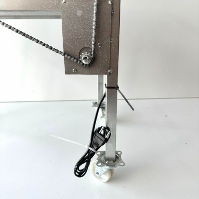 Máy có bánh xe dễ dàng di chuyển